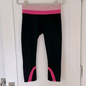 Lululemon black & pink cropped leggings Sz 6